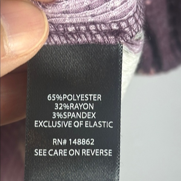 Torrid Babydoll Crinkle V-Neck Red Floral Long Sleeve Smocked Top Size 2 - Picture 8 of 11